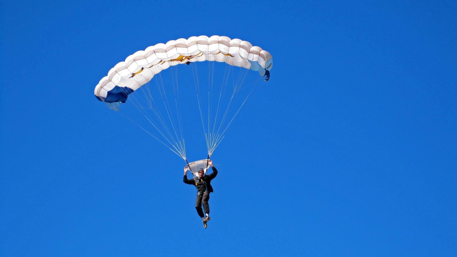 开云体育在线入口-LOL高手操作教学全网热议,英雄联盟高端操作视频